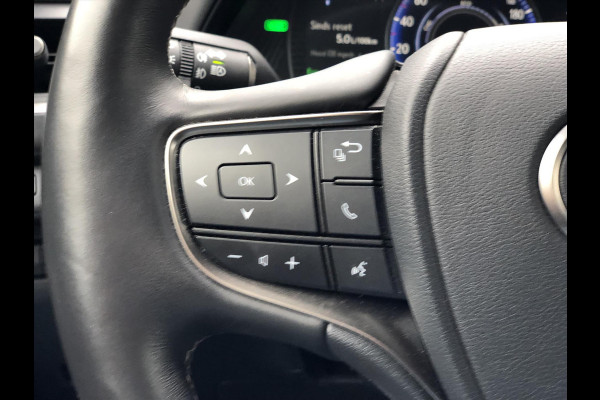 Lexus UX 250h Preference Line | Trekhaak, Dodehoekherkenning, 18 inch, Stoel + Stuurverwarming, Parkeersensoren, Apple CarPlay/Android Au