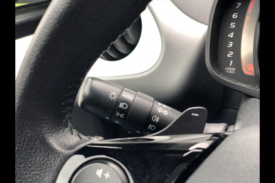 Toyota Aygo 1.0 VVT-i Automaat x-clusiv | Keyless, Apple CarPlay/Android Auto, Schemersensor, Lichtmetalen velgen, Safety Sense