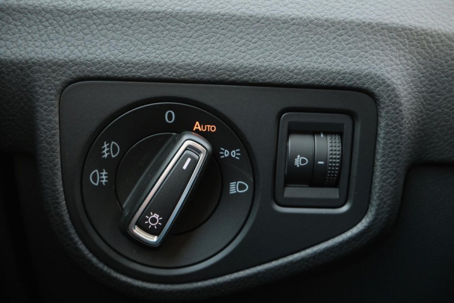 Volkswagen Golf Sportsvan 1.2 TSI Connected Series |110 PK | All- Weather Banden | Trekhaak | Stoelverwarming | Climate Controle | Groot Scherm