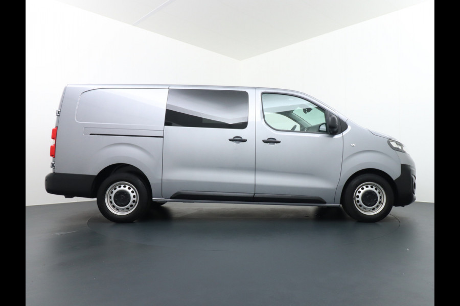 Opel Vivaro 2.0D 145pk 5pers D.C L3.H1 Navi Apple-Android Carplay Connected Trekhaak Camera Multi-Media SchuifDeur Betonplex-Vloer PDC ParkA Priv.Glass Mistlampen Licht+RegenSensor CruiseControl Uniek lengte 3 !!!! EURO 6  54.000 euro nieuw (inc btw/bpm) Org.NLSe auto 340Nm/2000rpm 2.500kg Trekvermogen!