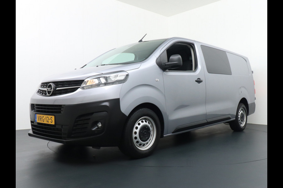 Opel Vivaro 2.0D 145pk 5pers D.C L3.H1 Navi Apple-Android Carplay Connected Trekhaak Camera Multi-Media SchuifDeur Betonplex-Vloer PDC ParkA Priv.Glass Mistlampen Licht+RegenSensor CruiseControl Uniek lengte 3 !!!! EURO 6  54.000 euro nieuw (inc btw/bpm) Org.NLSe auto 340Nm/2000rpm 2.500kg Trekvermogen!