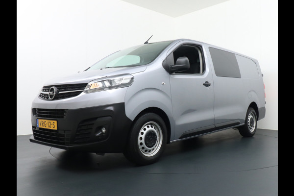 Opel Vivaro 2.0D 145pk 5pers D.C L3.H1 Navi Apple-Android Carplay Connected Trekhaak Camera Multi-Media SchuifDeur Betonplex-Vloer PDC ParkA Priv.Glass Mistlampen Licht+RegenSensor CruiseControl Uniek lengte 3 !!!! EURO 6  54.000 euro nieuw (inc btw/bpm) Org.NLSe auto 340Nm/2000rpm 2.500kg Trekvermogen!