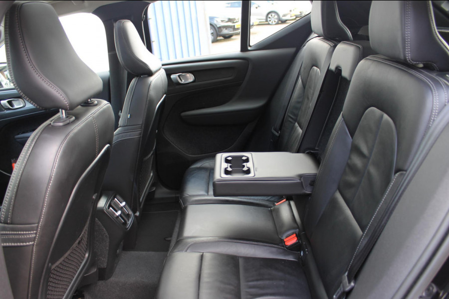 Volvo XC40 B3 163PK Automaat Inscription Panoramisch schuif-kanteldak / Semi elektrisch wegklapbare trekhaak / Adaptieve cruise control / Lederen bekleding / Harman Kardon Audio installatie