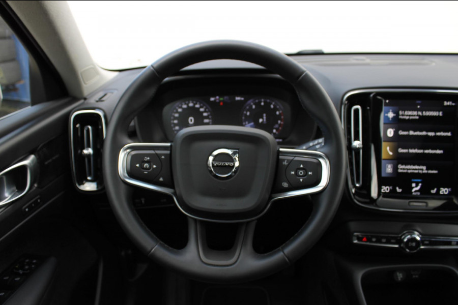 Volvo XC40 B3 163PK Automaat Inscription Panoramisch schuif-kanteldak / Semi elektrisch wegklapbare trekhaak / Adaptieve cruise control / Lederen bekleding / Harman Kardon Audio installatie