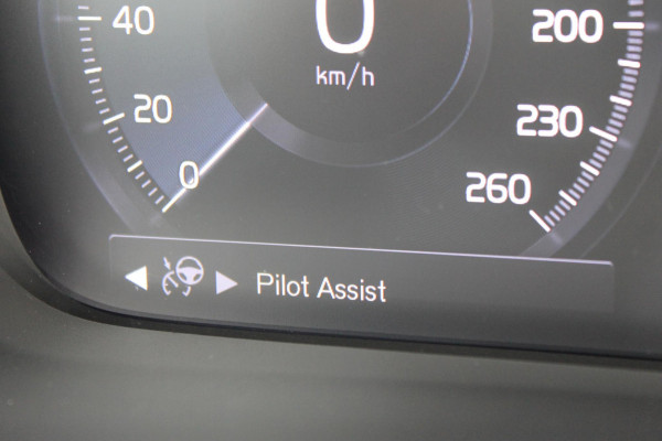 Volvo XC40 B3 163PK Automaat Inscription Panoramisch schuif-kanteldak / Semi elektrisch wegklapbare trekhaak / Adaptieve cruise control / Lederen bekleding / Harman Kardon Audio installatie