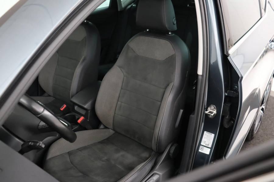 Seat Ateca 1.0 TSI Style Intense | Alcantara | Trekhaak | Virtual Cockpit | Carplay | Full LED | Camera | Park Assist | Navigatie