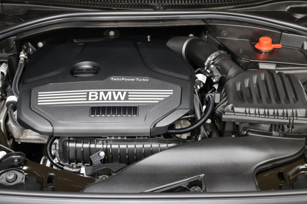 BMW 1-serie 118i M-SPORT LED+XENON/VIRTUAL/SFEER/PANORAMADAK/LEER+S.VERWARMING/LMV/CAM/LINE/ACC/ECC/12 MDN GARANTIE!