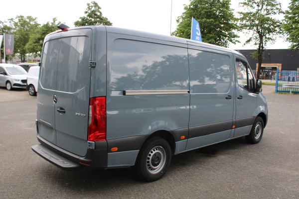 Mercedes-Benz Sprinter 315 CDI L2H1 RWD MBUX met navigatie en camera, Geveerde stoel