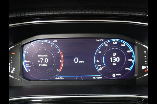 Volkswagen T-Cross T 116Pk 1/2 Leer Adaptive-Cruise Apple Carplay Android MirrorLink Camera Virtual-Cockpit (DigiDash) PDC-A+Voor Dual-ECC 17"lm Do ACC Uitparkeerwaarschuwing Executive-Pakket WiFi Online-Diensten Inklapbare+Verwarmde-Elektr.Spiegels Mistlampen Vermoeidheidsherkenning Smartphone-Integratie Chroompack Licht+regensensor Bra Orig. NLse auto 1e eigenaar Dealer onderhouden ! EURO 6 Nieuw ruim 31.000 euro!