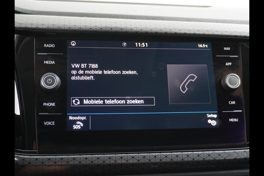 Volkswagen T-Cross T 116Pk 1/2 Leer Adaptive-Cruise Apple Carplay Android MirrorLink Camera Virtual-Cockpit (DigiDash) PDC-A+Voor Dual-ECC 17"lm Do ACC Uitparkeerwaarschuwing Executive-Pakket WiFi Online-Diensten Inklapbare+Verwarmde-Elektr.Spiegels Mistlampen Vermoeidheidsherkenning Smartphone-Integratie Chroompack Licht+regensensor Bra Orig. NLse auto 1e eigenaar Dealer onderhouden ! EURO 6 Nieuw ruim 31.000 euro!