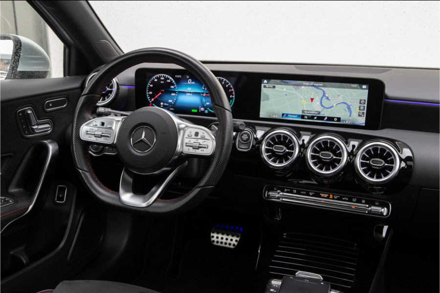 Mercedes-Benz A-Klasse 250 e AMG Premium, Panorama, Widescreen, Sfeerverlichting, Camera, Key-Less, Hybrid 2022
