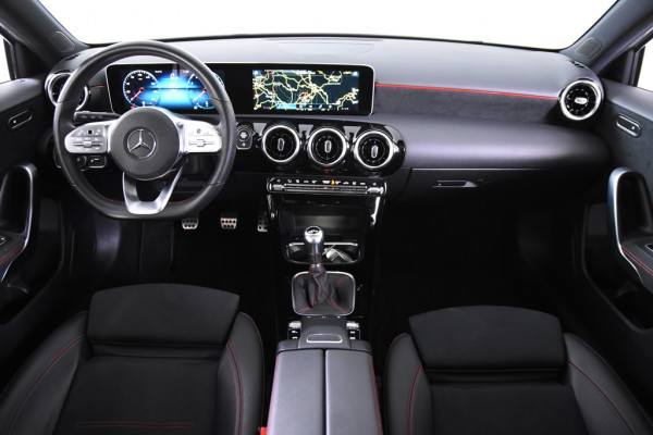 Mercedes-Benz A-Klasse 180 AMG-Line *Panoramadak*Leer*Stoelverwarming*