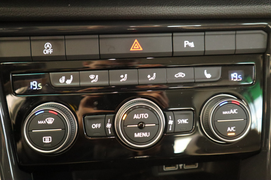 Volkswagen T-Roc 1.5 TSI Sport, Automaat. Navigatie, 17 LMV ,Climate control,