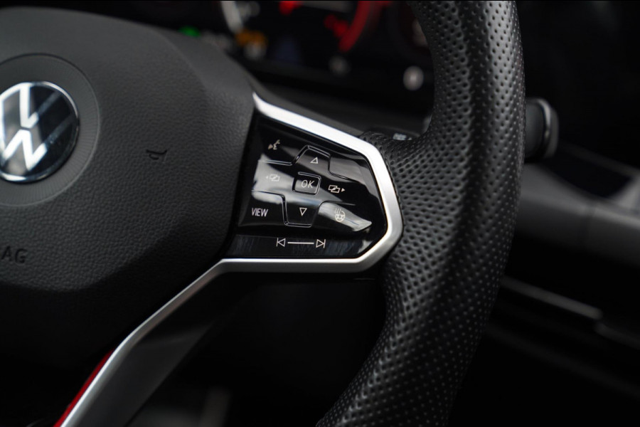 Volkswagen Golf 2.0 TSI GTI | Panorama schuif/kanteldak | Adaptieve Cruise control | Verwarmd stuurwiel | Camera | Apple carplay |