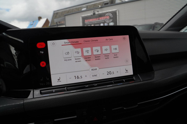 Volkswagen Golf 2.0 TSI GTI | Panorama schuif/kanteldak | Adaptieve Cruise control | Verwarmd stuurwiel | Camera | Apple carplay |