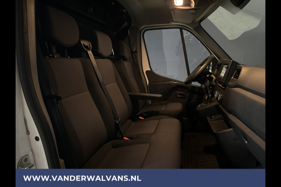 Renault Master 2.3 dCi 136pk L2H2 Euro6 Airco | Camera | Navigatie | 2500kg Trekhaak | Cruisecontrol Parkeersensoren, Bijrijdersbank