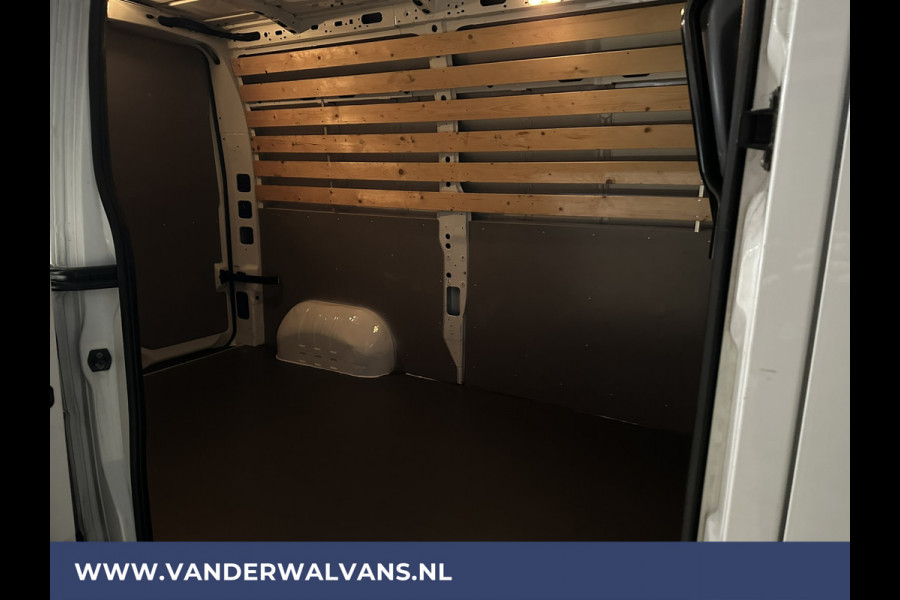 Renault Master 2.3 dCi 136pk L2H2 Euro6 Airco | Camera | Navigatie | 2500kg Trekhaak | Cruisecontrol Parkeersensoren, Bijrijdersbank