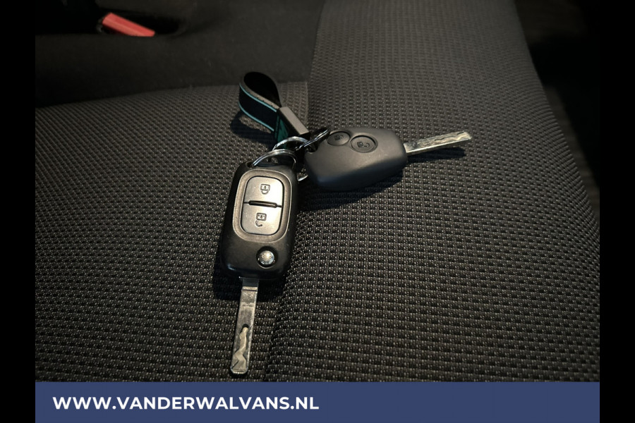 Renault Master 2.3 dCi 136pk L2H2 Euro6 Airco | Camera | Navigatie | 2500kg Trekhaak | Cruisecontrol Parkeersensoren, Bijrijdersbank