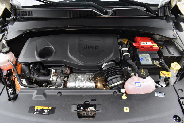 Jeep Compass 4xe 240 Plug-in Hybrid Electric S / Blind spot / Afn. Trekhaak / El. klep / Stoel- & stuurverwarming / 19"