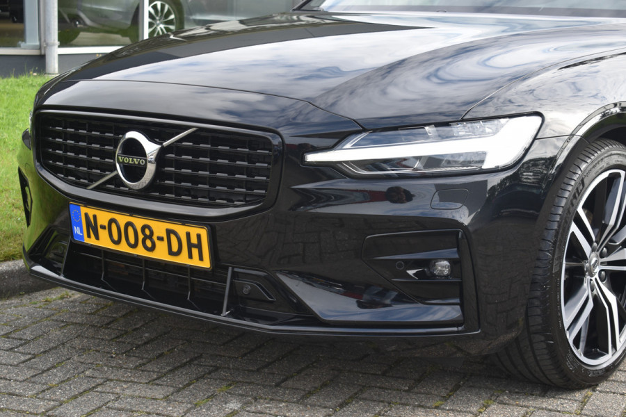 Volvo V60 B4 Mild Hybrid 211PK Automaat R-Design | BLIS | ACC | H&K | 19"LMV | Camera + PDC | Getint glas | Stoel/Stuur verwarming |