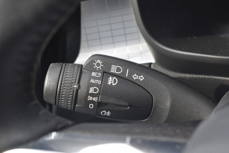 Volvo XC40 T3 164PK Automaat Momentum Pro | Trekhaak | BLIS | Stoelverwarming | Elektr. klep | Navigatie | ACC | 18"LMV |