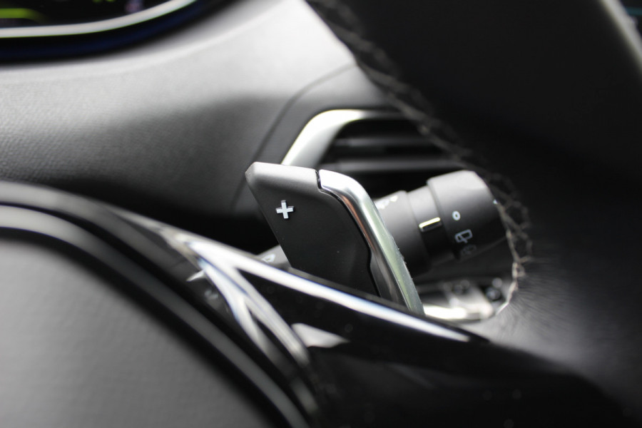 Peugeot 3008 1.6 HYbrid 225 Allure | Navigatie | Stoelverwarming | Camera