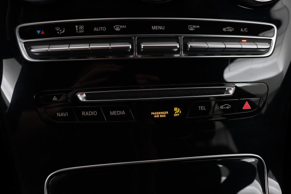 Mercedes-Benz C-Klasse 180 AMG | 1e eigenaar | Leder | Stoelverwarming | Trekhaak | Full LED | Camera | Dodehoek detectie | Park Assist