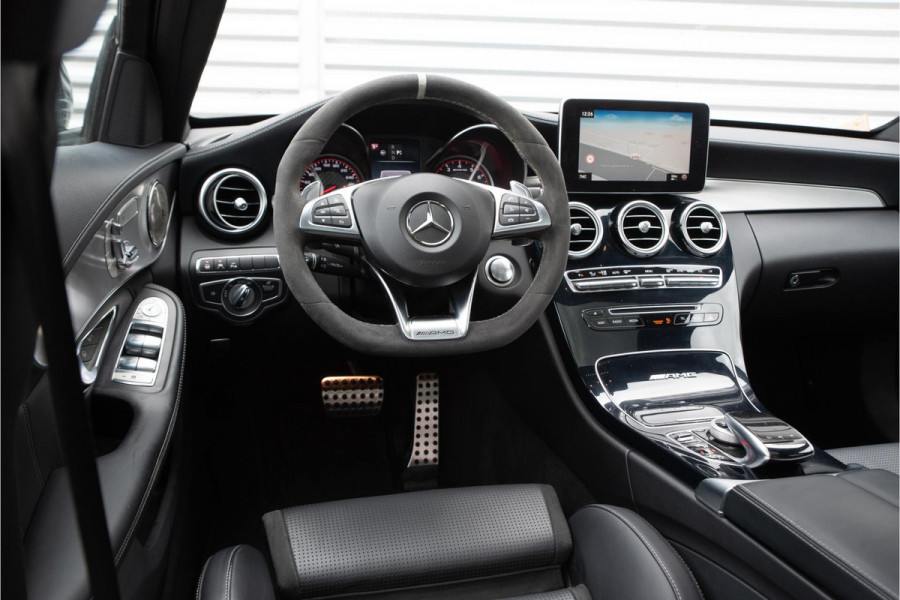 Mercedes-Benz C-Klasse AMG 63 S Panoramadak Schaalstoelen Memory Camera Navigatie ACC Keyless Leer