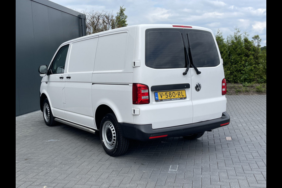 Volkswagen Transporter 2.0 TDI 102 PK / L1H1 / 2x SCHUIFDEUR / AIRCO / CRUISE / NAVI / CARPLAY