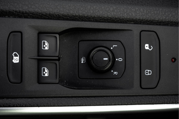Volkswagen Transporter T6.1 2.0 TDI L2H1 | Bulli | Digitaal dashboard | LED | Leder | Adap. Cruise | Carplay | A/C