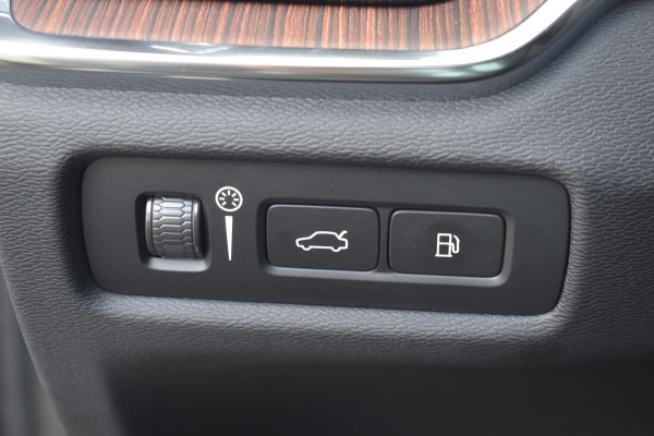 Volvo S60 Recharge T6 AWD 340PK Automaat Inscription | Trekhaak | ACC | BLIS | Camera | Leder | Elektr. Stoel | 19"LMV | Stoelverwarming |
