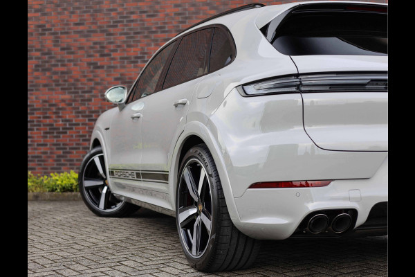 Porsche Cayenne Turbo E-Hybrid *Krijt*Chrono*Passagiersdisplay*