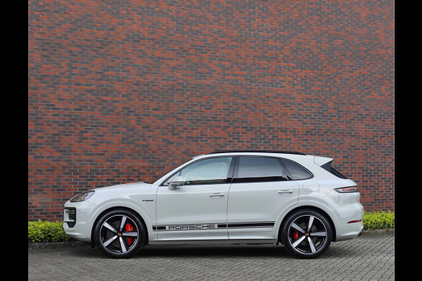 Porsche Cayenne Turbo E-Hybrid *Krijt*Chrono*Passagiersdisplay*