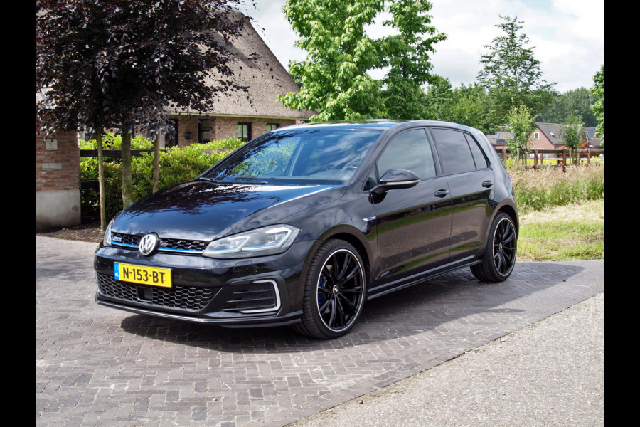 Volkswagen Golf 1.4 TSI PHEV GTE | 6-DSG | Virtual cockpit | Cruise control | Apple Carplay | Full-Map Navigatie |