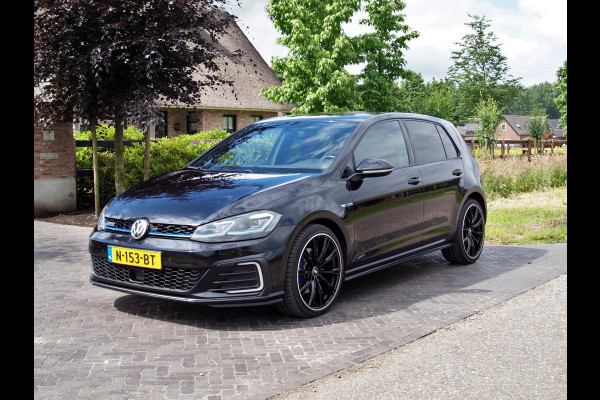 Volkswagen Golf 1.4 TSI PHEV GTE | 6-DSG | Virtual cockpit | Cruise control | Apple Carplay | Full-Map Navigatie |