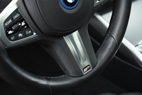 BMW 3 Serie Touring 330e xDrive M-Sport Pano ACC HUD Brooklyngrau HiFi Leder