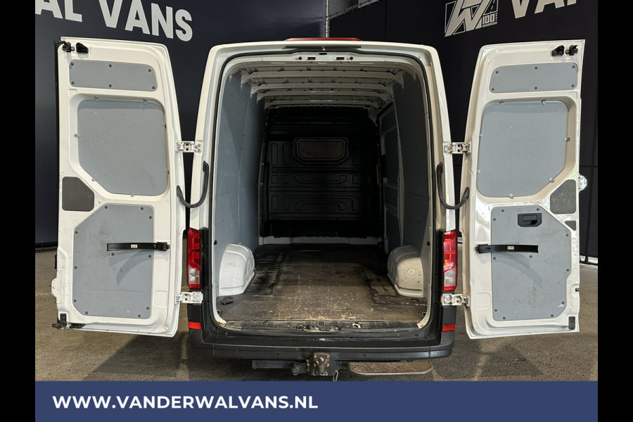 Volkswagen Crafter 2.0 TDI 140pk L3H3 L2H2 Euro6 Airco | Navigatie | 3000kg Trekhaak | Cruisecontrol Apple Carplay, Android Auto, Chauffeursstoel, Parkeersensoren, Bijrijdersbank