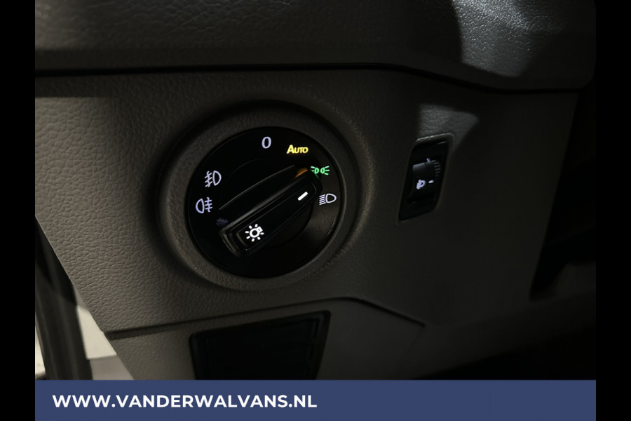 Volkswagen Crafter 2.0 TDI 140pk L3H3 L2H2 Euro6 Airco | Navigatie | 3000kg Trekhaak | Cruisecontrol Apple Carplay, Android Auto, Chauffeursstoel, Parkeersensoren, Bijrijdersbank