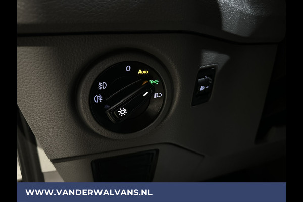 Volkswagen Crafter 2.0 TDI 140pk L3H3 L2H2 Euro6 Airco | Navigatie | 3000kg Trekhaak | Cruisecontrol Apple Carplay, Android Auto, Chauffeursstoel, Parkeersensoren, Bijrijdersbank