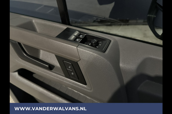 Volkswagen Crafter 2.0 TDI 140pk L3H3 L2H2 Euro6 Airco | Navigatie | 3000kg Trekhaak | Cruisecontrol Apple Carplay, Android Auto, Chauffeursstoel, Parkeersensoren, Bijrijdersbank