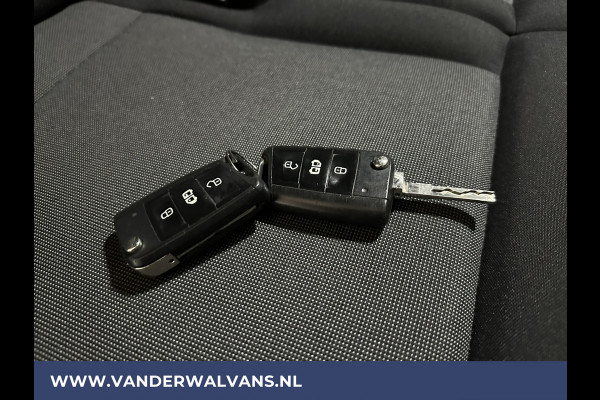 Volkswagen Crafter 2.0 TDI 140pk L3H3 L2H2 Euro6 Airco | Navigatie | 3000kg Trekhaak | Cruisecontrol Apple Carplay, Android Auto, Chauffeursstoel, Parkeersensoren, Bijrijdersbank