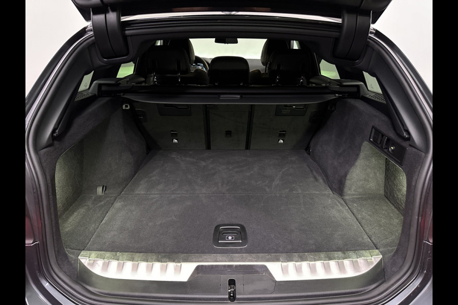 BMW 3 Serie Touring 330e Sportline Plug In Hybrid PHEV | Adaptive Cruise | Trekhaak af Fabriek | Live Cockpit | Apple Carplay | Camera | Stoelverwarming |