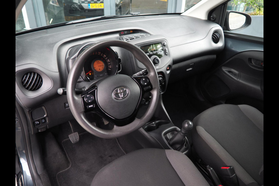 Toyota Aygo 1.0 VVT-i x-fun / Bluetooth / Speedlimiter / Airconditioning