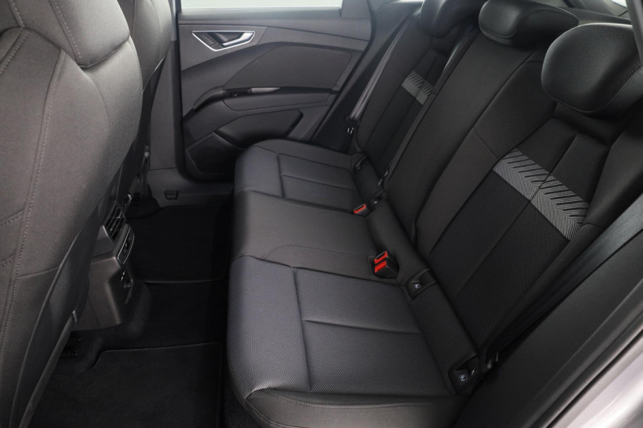 Audi Q4 e-tron 35 Launch edition Advanced Plus 170pk Navigatie | Parkeercamera | Keyless Entry |