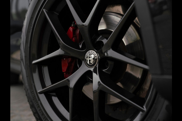 Alfa Romeo Stelvio 2.0 T AWD Super | Veloce stoelen | 20 inch | Camera
