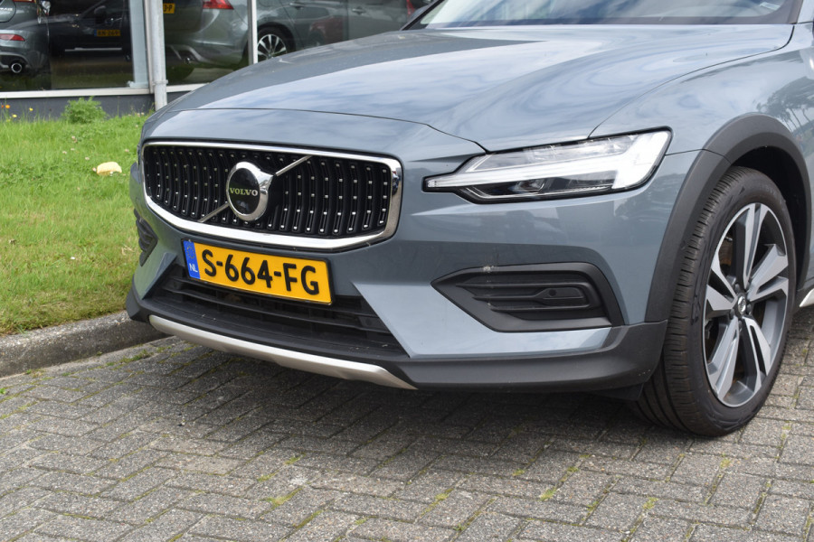 Volvo V60 Cross Country B5 Mild Hybrid AWD 265PK Automaat Plus | ACC | H&K | BLIS | Trekhaak | Leder | 360"Camera | 19"LMV | Stoelverwarming |