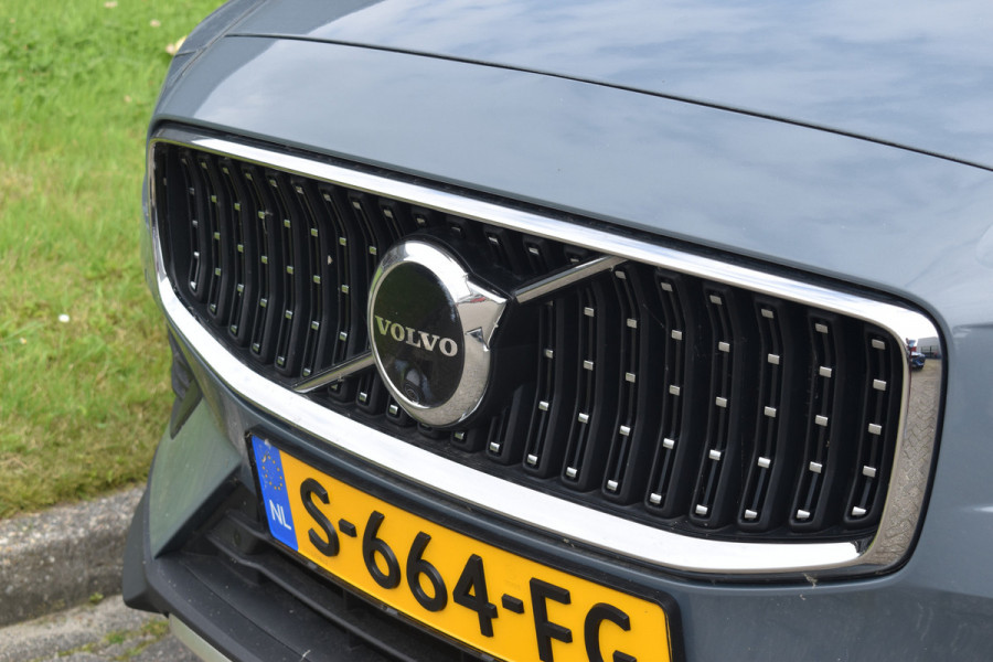 Volvo V60 Cross Country B5 Mild Hybrid AWD 265PK Automaat Plus | ACC | H&K | BLIS | Trekhaak | Leder | 360"Camera | 19"LMV | Stoelverwarming |