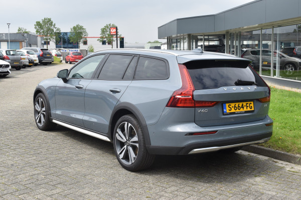 Volvo V60 Cross Country B5 Mild Hybrid AWD 265PK Automaat Plus | ACC | H&K | BLIS | Trekhaak | Leder | 360"Camera | 19"LMV | Stoelverwarming |