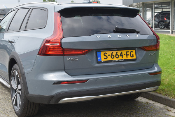 Volvo V60 Cross Country B5 Mild Hybrid AWD 265PK Automaat Plus | ACC | H&K | BLIS | Trekhaak | Leder | 360"Camera | 19"LMV | Stoelverwarming |