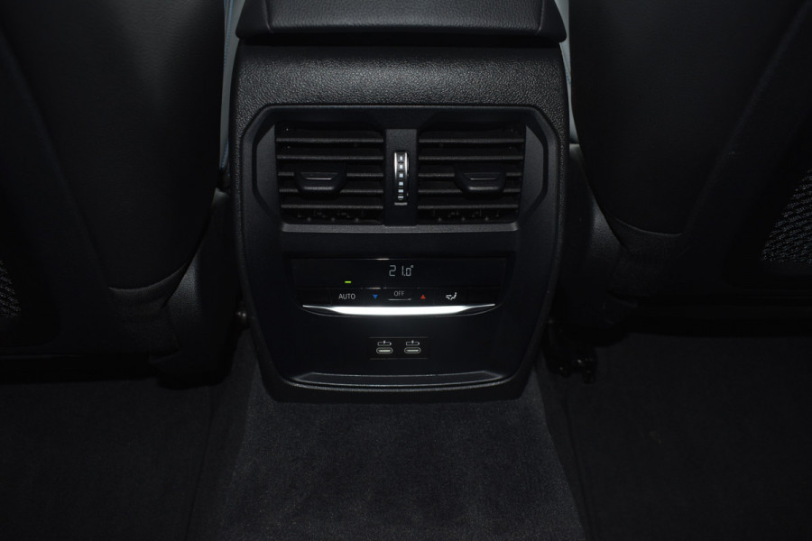 BMW 3 Serie Touring 320e xDrive M-Sport High Exe / Clima / Navi / Ad. Cruise / Camera / Apple CarPlay / Trekhaak
